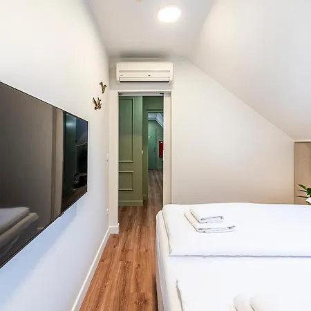Lapwing Aparthotel *